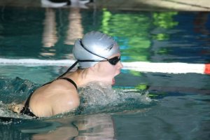 Sirka Eckhoff von der Schwimmgemeinschaft Lauf erzielte im Jahrgang 2000 zwei Titel bei den Kreismeisterschaften im Schwimmen. Sie gewann über 50 m Brust in 0:48,92 min. und 50 m Rücken in 0:47,91 min.