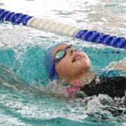 Carlotta Bülck schwamm über 100m Rücken einen neuen Vereinsrekord